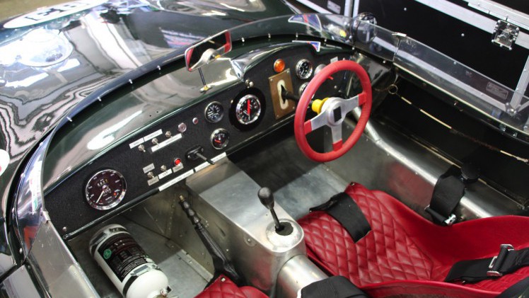 Het is altijd weer een feest voor liefhebbers van klassiekers, de Oldtimer Grand Prix op de Nurburgring. Deze 2016-editie nam Dick Schornagel een bezoekje.