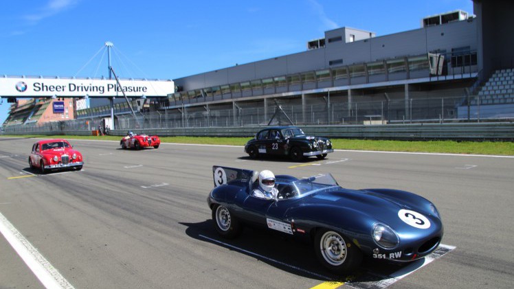 Het is altijd weer een feest voor liefhebbers van klassiekers, de Oldtimer Grand Prix op de Nurburgring. Deze 2016-editie nam Dick Schornagel een bezoekje.