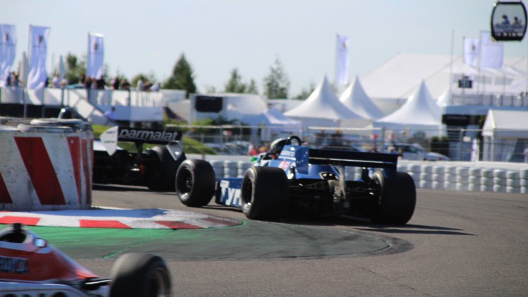 Het is altijd weer een feest voor liefhebbers van klassiekers, de Oldtimer Grand Prix op de Nurburgring. Deze 2016-editie nam Dick Schornagel een bezoekje.
