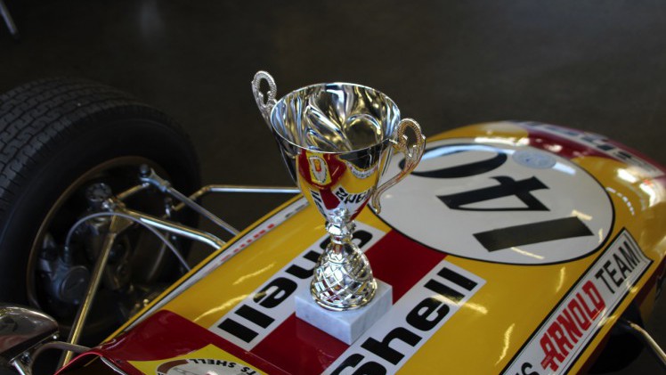 Het is altijd weer een feest voor liefhebbers van klassiekers, de Oldtimer Grand Prix op de Nurburgring. Deze 2016-editie nam Dick Schornagel een bezoekje.