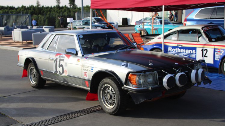 Het is altijd weer een feest voor liefhebbers van klassiekers, de Oldtimer Grand Prix op de Nurburgring. Deze 2016-editie nam Dick Schornagel een bezoekje.
