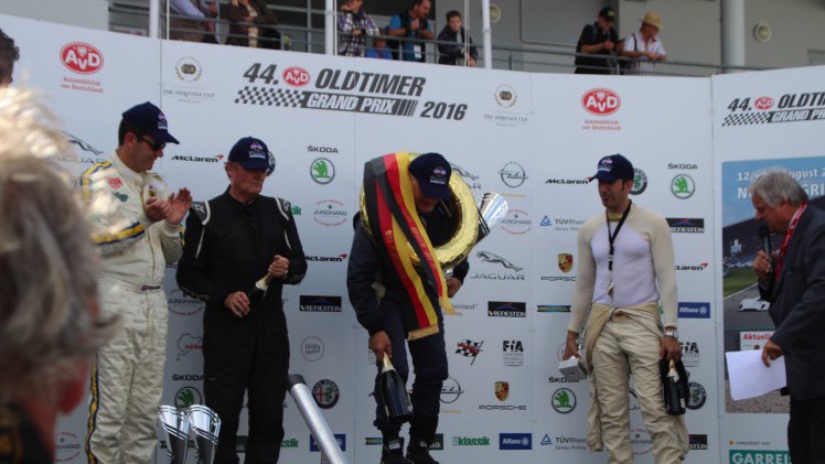 Het is altijd weer een feest voor liefhebbers van klassiekers, de Oldtimer Grand Prix op de Nurburgring. Deze 2016-editie nam Dick Schornagel een bezoekje.