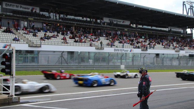 Het is altijd weer een feest voor liefhebbers van klassiekers, de Oldtimer Grand Prix op de Nurburgring. Deze 2016-editie nam Dick Schornagel een bezoekje.