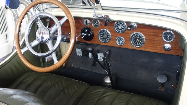 De fameuze Nrburgring waar ook de Formule 1 op wordt gereden, bestaat negentig jaar. Mooi jubileum en een mooiere plek voor een weekendje oldtimer races is nauwelijks denkbaar.