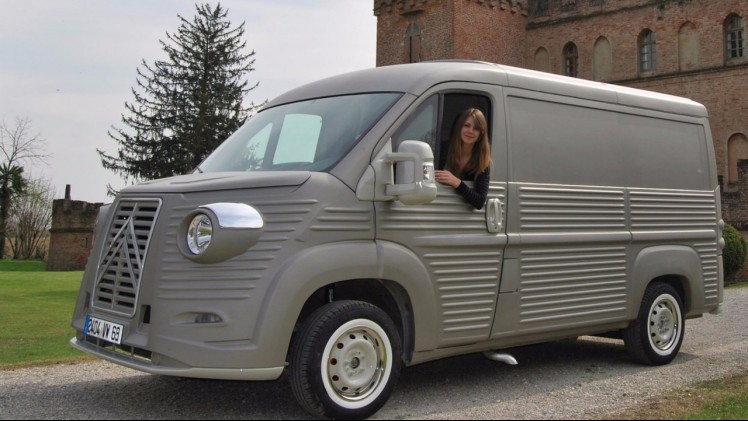 Een klassiek busje rijden met het gemak van een moderne? Dankzij een Italiaans bedrijfje kan dat. Je regelt gewoon een verkleedfeestje voor de Citron Jumper!
