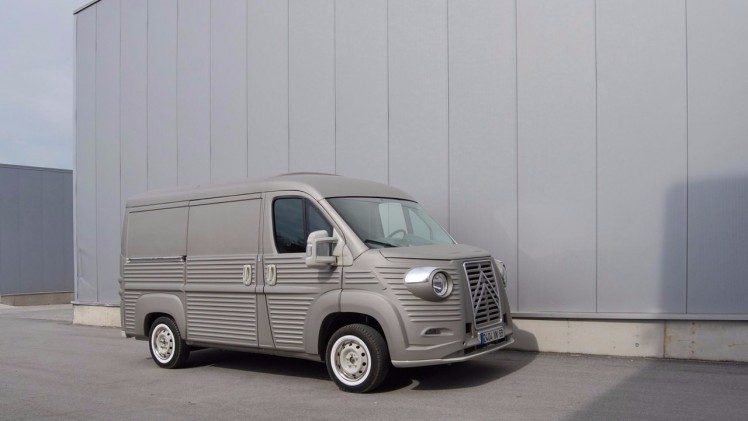 Een klassiek busje rijden met het gemak van een moderne? Dankzij een Italiaans bedrijfje kan dat. Je regelt gewoon een verkleedfeestje voor de Citron Jumper!