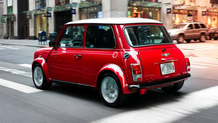 OP de New York Auto Show laat Mini de eigen klassieker zien met volledig elektrische aandrijving.