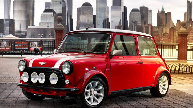 OP de New York Auto Show laat Mini de eigen klassieker zien met volledig elektrische aandrijving.