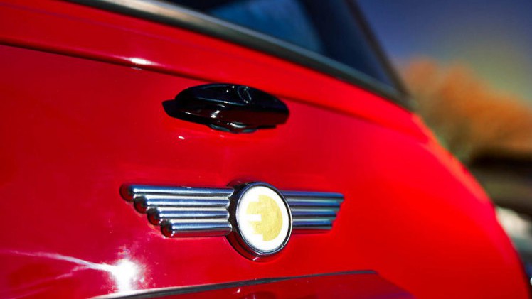 OP de New York Auto Show laat Mini de eigen klassieker zien met volledig elektrische aandrijving.