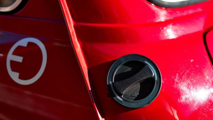 OP de New York Auto Show laat Mini de eigen klassieker zien met volledig elektrische aandrijving.