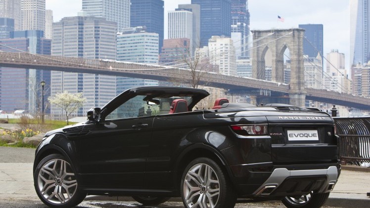 De Range Rover Evoque krijgt dit jaar een kleine facelift. We moeten wachten tot Genve op het uiteindelijke resultaat, maar hier zijn alvast de koplampen.