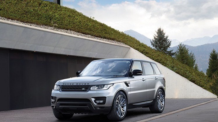 De Range Rover Sport is voortaan leverbaar met een tweeliter viercilinder dieselmotor met 240 pk.