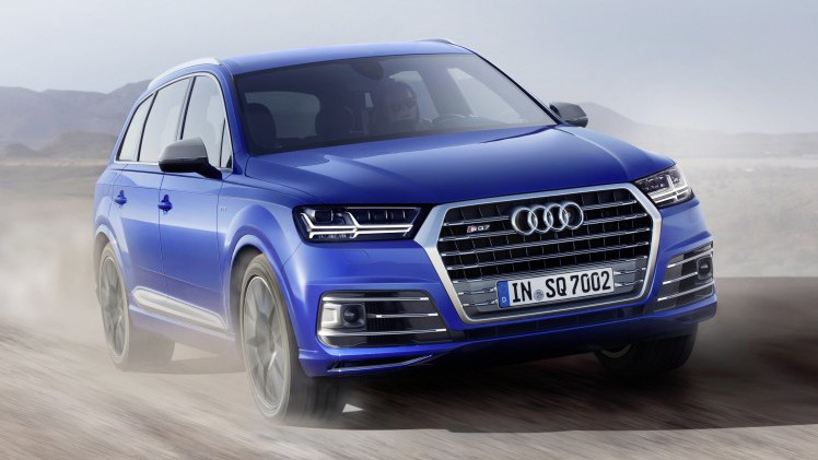 Audi introduceert de topversie van de Q7 met de van 4.0 TDI V8 voorziene SQ7. De sportieve SUV maakt gebruik van twee turbo's en een elektrisch aangedreven compressor.