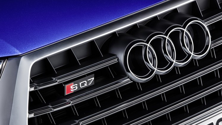 Audi introduceert de topversie van de Q7 met de van 4.0 TDI V8 voorziene SQ7. De sportieve SUV maakt gebruik van twee turbo's en een elektrisch aangedreven compressor.