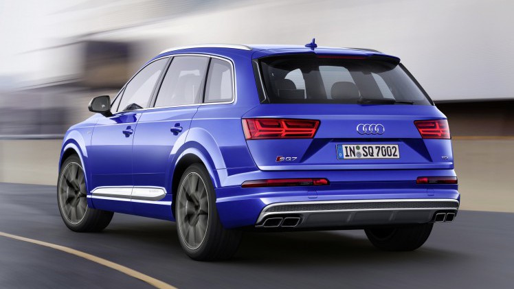 Audi introduceert de topversie van de Q7 met de van 4.0 TDI V8 voorziene SQ7. De sportieve SUV maakt gebruik van twee turbo's en een elektrisch aangedreven compressor.