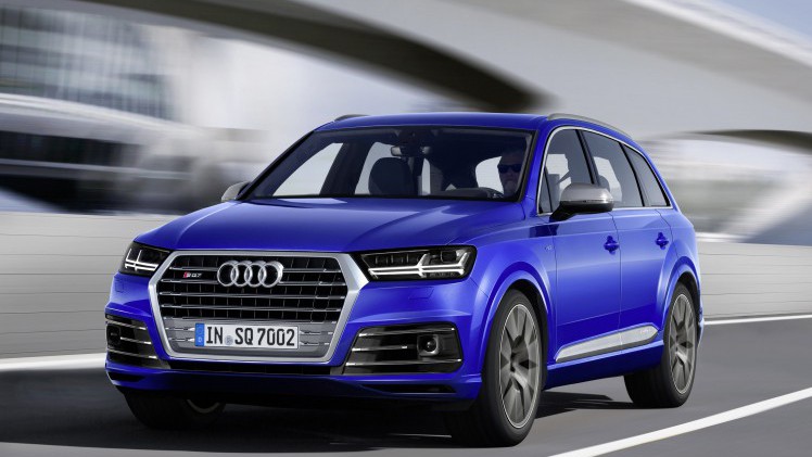 Audi introduceert de topversie van de Q7 met de van 4.0 TDI V8 voorziene SQ7. De sportieve SUV maakt gebruik van twee turbo's en een elektrisch aangedreven compressor.