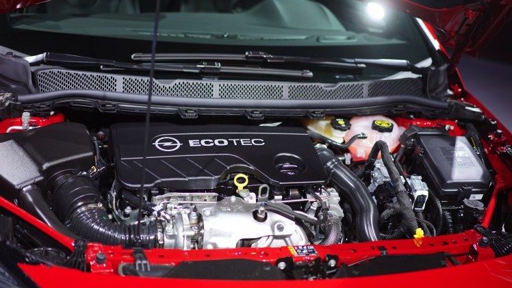 De nieuwe Opel Astra is kleiner, lichter en van binnen toch ruimer dan zijn voorganger. In Amersfoort mochten we al kort even kennismaken met de nieuwe Astra.