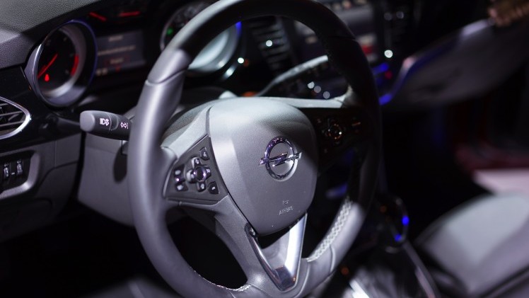De nieuwe Opel Astra is kleiner, lichter en van binnen toch ruimer dan zijn voorganger. In Amersfoort mochten we al kort even kennismaken met de nieuwe Astra.