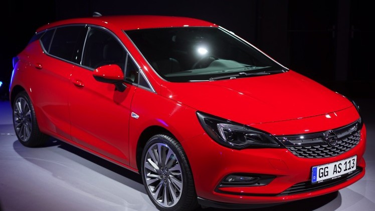 De nieuwe Opel Astra is kleiner, lichter en van binnen toch ruimer dan zijn voorganger. In Amersfoort mochten we al kort even kennismaken met de nieuwe Astra.