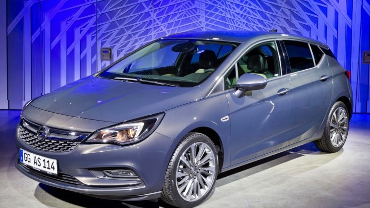 De nieuwe Opel Astra is kleiner, lichter en van binnen toch ruimer dan zijn voorganger. In Amersfoort mochten we al kort even kennismaken met de nieuwe Astra.