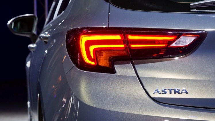 De nieuwe Opel Astra is kleiner, lichter en van binnen toch ruimer dan zijn voorganger. In Amersfoort mochten we al kort even kennismaken met de nieuwe Astra.