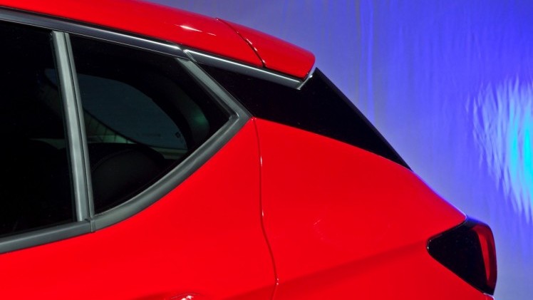 De nieuwe Opel Astra is kleiner, lichter en van binnen toch ruimer dan zijn voorganger. In Amersfoort mochten we al kort even kennismaken met de nieuwe Astra.