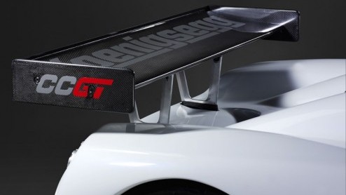 Het Zweedse merk Koenigsegg onthult twee nieuwe modellen. De ene is een pure racewagen, de andere is een milieuvriendelijke auto.
