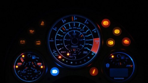Het Zweedse merk Koenigsegg onthult twee nieuwe modellen. De ene is een pure racewagen, de andere is een milieuvriendelijke auto.