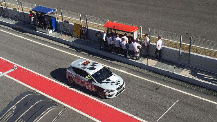 Verslag Seat Leon Eurocup 2015 tijdens het laatste raceweekend op Circuit de Barcelona-Catalunya net buiten Barcelona.