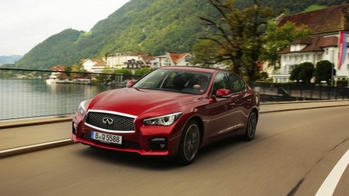 Autotest Infiniti Q50 2.0t AT, de Q50 met 2,0 liter turbomotor op benzine. Rijtest van gretige motorvariant met standaard automaat.