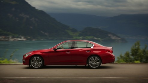 Autotest Infiniti Q50 2.0t AT, de Q50 met 2,0 liter turbomotor op benzine. Rijtest van gretige motorvariant met standaard automaat.