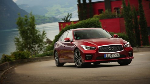 Autotest Infiniti Q50 2.0t AT, de Q50 met 2,0 liter turbomotor op benzine. Rijtest van gretige motorvariant met standaard automaat.