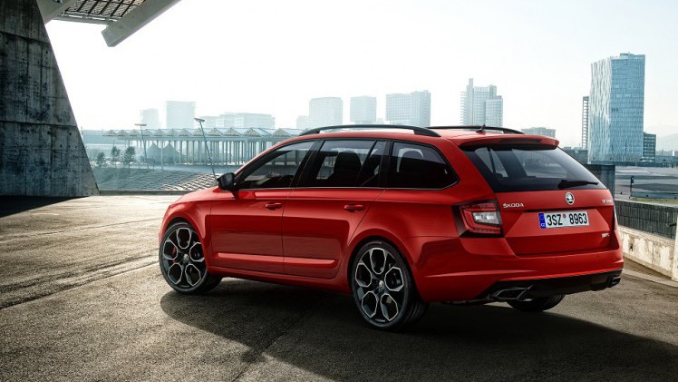 Skoda introduceert een nieuwe versie van de Octavia RS: de RS 245. Het getal geeft het aantal pks aan en daarmee is het dus de krachtigste Octavia ooit.