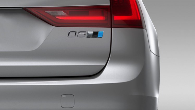 Volvo introduceert Polestar chiptuning voor de Volvo S90 D5 en V90 D5 PowerPulse, waarbij de dieselmotor 240 pk en 500 Nm krijgt. In oktober volgt Polestar software voor de T6 motor.
