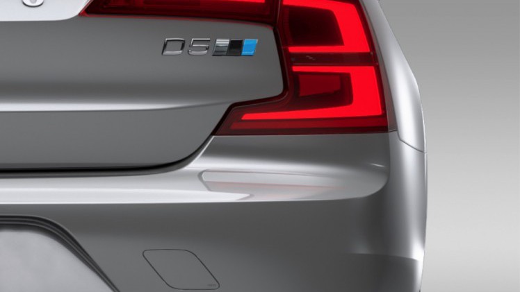 Volvo introduceert Polestar chiptuning voor de Volvo S90 D5 en V90 D5 PowerPulse, waarbij de dieselmotor 240 pk en 500 Nm krijgt. In oktober volgt Polestar software voor de T6 motor.
