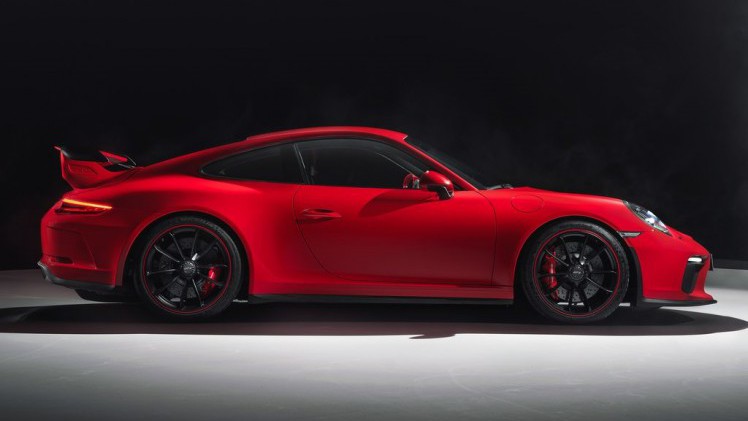 Een race-911 met middenmotor is er inmiddels, maar komt er ook zon versie voor op de weg? Volgens de Porsche GT-baas zou dat zomaar eens kunnen
