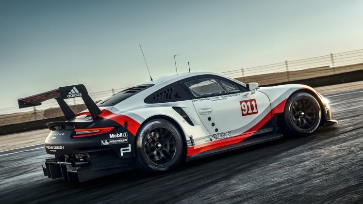 Een race-911 met middenmotor is er inmiddels, maar komt er ook zon versie voor op de weg? Volgens de Porsche GT-baas zou dat zomaar eens kunnen