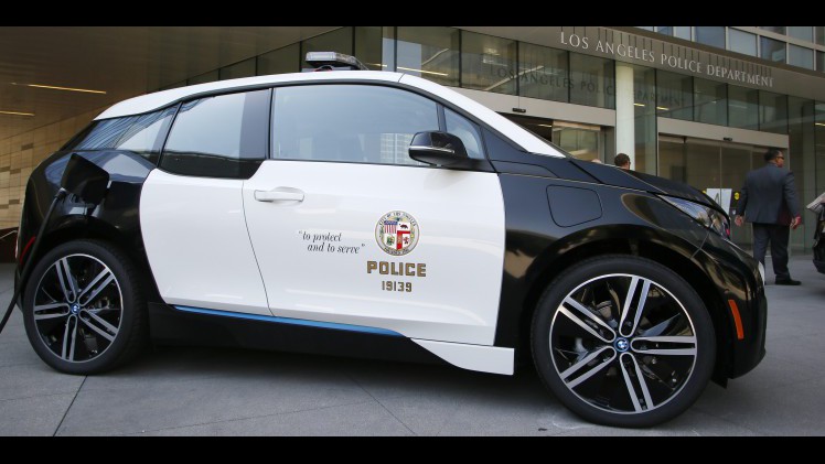 De Los Angeles Police Department heeft serieuze plannen om een groot deel van het wagenpark volledig elektrisch te maken. Na de aankoop van BMW i3's wordt nu met Tesla Model S' getest.