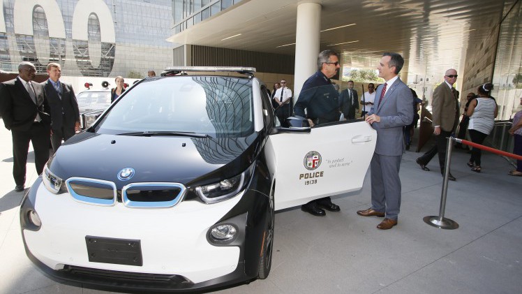 De Los Angeles Police Department heeft serieuze plannen om een groot deel van het wagenpark volledig elektrisch te maken. Na de aankoop van BMW i3's wordt nu met Tesla Model S' getest.