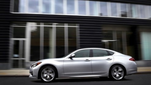 Infiniti Q70 sedan - voorheen Infiniti M - kan rekenen op een facelift. Het nieuwe 2015 model krijgt LED-verlichting en is te bestellen met de 2.2 liter turbodieselmotor uit de Q50.