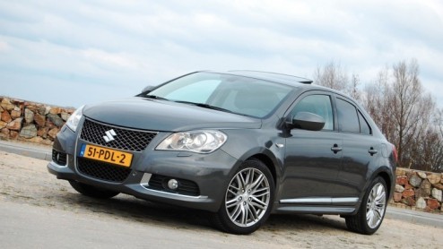 Suzuki Kizashi prijzen flink aangescherpt. De importeur verkoopt de laatste exemplaren tegen scherpe prijzen.
