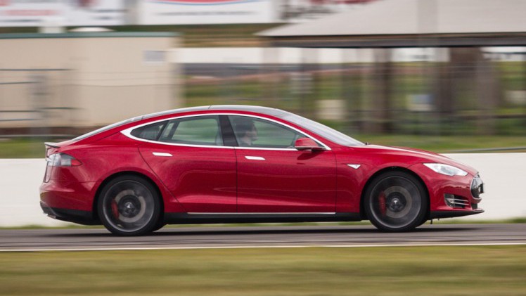 Tesla introduceert een nieuwe basisuitvoering van de Model S. De Model S 60 is fors lager geprijsd dan de Model S 75 of 90D maar heeft nog altijd 400 kilometer actieradius.