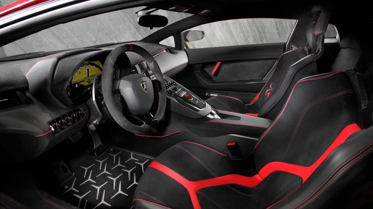 Na vier jaar presenteert Lamborghini de nog snellere Aventador LP 750-4 SV 'Superveloce' in Genve.