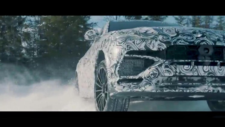 Lamborghini heft een aantal video's online gezet waarop delen van de nieuwe Urus SUV te zien zijn.