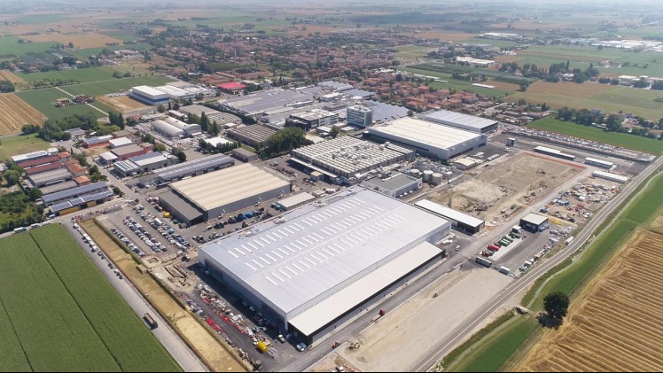 Lamborghini heeft de afgelopen 18 maanden de eigen fabriek in capaciteit en oppervlak verdubbeld voor de komst van de Urus SUV.