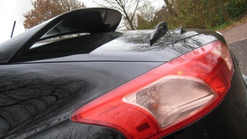 Kiezen voor een modale hatchback maakt Mitsubishi nog lastiger. Het merk gooit de Lancer Sportback in de strijd om de shortlist van menig sportieve rijder te bereiken. Gespierde looks en de agressieve
