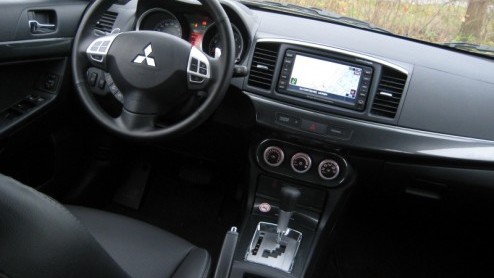 Kiezen voor een modale hatchback maakt Mitsubishi nog lastiger. Het merk gooit de Lancer Sportback in de strijd om de shortlist van menig sportieve rijder te bereiken. Gespierde looks en de agressieve