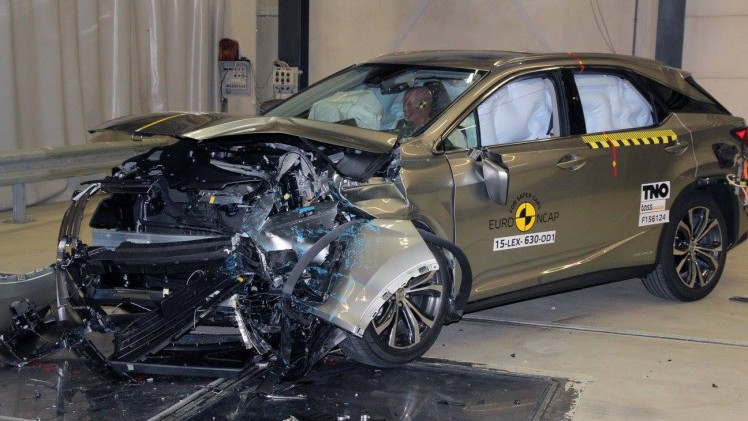 EuroNCAP crashtest resultaten van Kia Optima, Jaguar XE, Mercedes GLC, Opel Astra, Renault Megane & Talisman, Lexus RX, BMW X1 Infiniti Q50 en Kia Sportage 2015. De Lancia Ypsilon scoort matig.