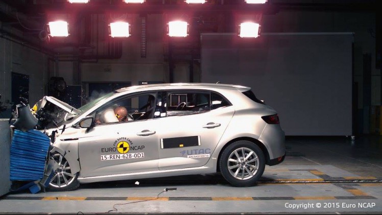 EuroNCAP crashtest resultaten van Kia Optima, Jaguar XE, Mercedes GLC, Opel Astra, Renault Megane & Talisman, Lexus RX, BMW X1 Infiniti Q50 en Kia Sportage 2015. De Lancia Ypsilon scoort matig.
