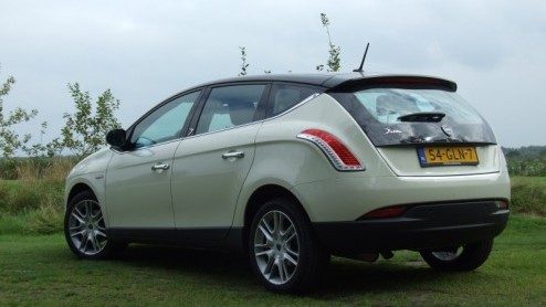 Het heeft even geduurd, maar nu is daar toch eindelijk een nieuwe Lancia. En niet zo maar n, nee het is de nieuwe Delta. Een model waar de Italiaanse fabrikant hoge ogen mee wil gaan gooien. Misschi